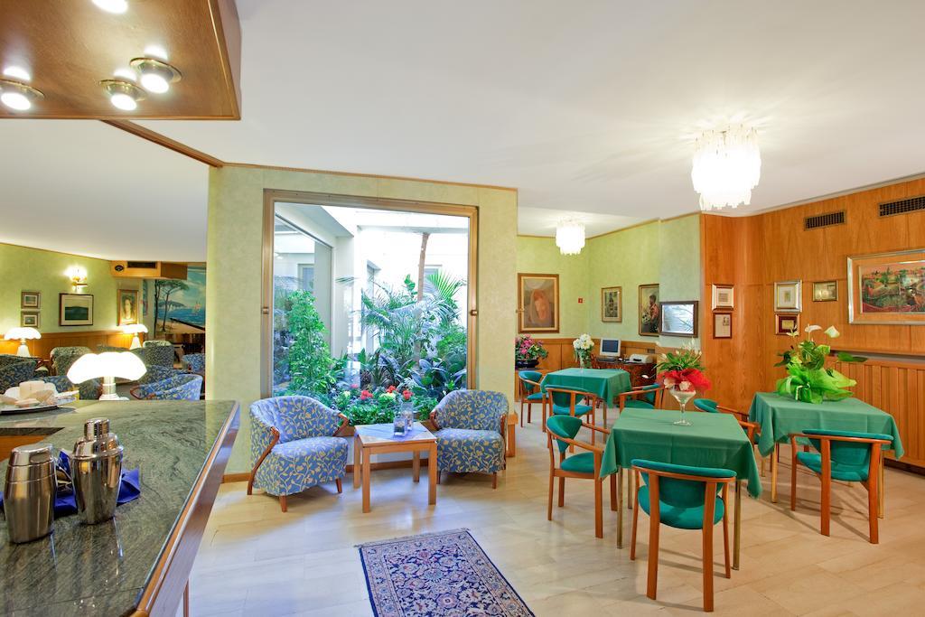 Cav Approdo Aparthotel Castiglione della Pescaia Bagian luar foto